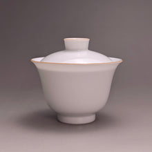 Load image into Gallery viewer, 210ml Big Flower Tianbai Jingdezhen Porcelain Gaiwan with Brown Rim
