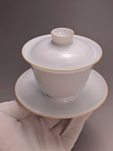 Load image into Gallery viewer, 210ml Big Flower Tianbai Jingdezhen Porcelain Gaiwan with Brown Rim
