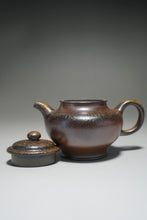 Load image into Gallery viewer, Wood Fired Duozhi Dicaoqing Yixing Teapot 柴烧底槽清掇只 160ml
