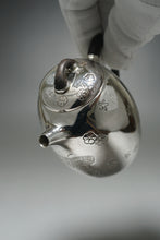 Load image into Gallery viewer, 999 Pure Silver Handmade Butterfly and Flowers Teapot 全手工花与蝶镜面银壶 160ml

