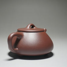 Load image into Gallery viewer, Lao Zini Shipiao Yixing Teapot 老紫泥石瓢 155ml
