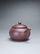 Load image into Gallery viewer, Lao Zini Bian Shuiping Yixing Teapot 老紫泥扁水平 160ml
