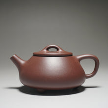 Load image into Gallery viewer, Lao Zini Shipiao Yixing Teapot 老紫泥石瓢 155ml
