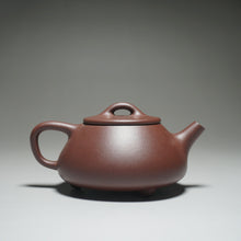 Load image into Gallery viewer, Lao Zini Shipiao Yixing Teapot 老紫泥石瓢 155ml
