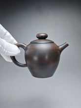 Load image into Gallery viewer, 160ml Julunzhu Nixing Teapot by Wu Sheng Sheng 坭兴吴盛胜巨轮珠
