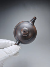 Load image into Gallery viewer, 160ml Julunzhu Nixing Teapot by Wu Sheng Sheng 坭兴吴盛胜巨轮珠
