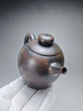 Load image into Gallery viewer, 160ml Julunzhu Nixing Teapot by Wu Sheng Sheng 坭兴吴盛胜巨轮珠
