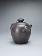 Load image into Gallery viewer, 160ml Julunzhu Nixing Teapot by Wu Sheng Sheng 坭兴吴盛胜巨轮珠
