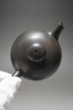 Load image into Gallery viewer, 165ml Julunzhu Nixing Teapot by Wu Sheng Sheng 坭兴吴盛胜巨轮珠
