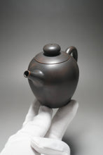 Load image into Gallery viewer, 165ml Julunzhu Nixing Teapot by Wu Sheng Sheng 坭兴吴盛胜巨轮珠

