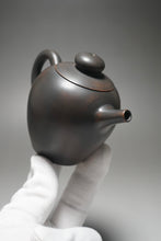 Load image into Gallery viewer, 165ml Julunzhu Nixing Teapot by Wu Sheng Sheng 坭兴吴盛胜巨轮珠
