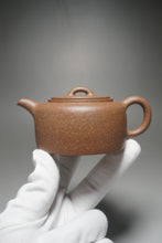 Load image into Gallery viewer, Yellow Jiangponi Jinglan yixing Teapot 降坡黄泥井栏 165ml
