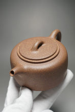 Load image into Gallery viewer, Yellow Jiangponi Jinglan yixing Teapot 降坡黄泥井栏 165ml
