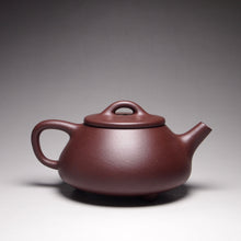 Load image into Gallery viewer, Lao Zini Shipiao Yixing Teapot 老紫泥石瓢 165ml
