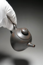 Load image into Gallery viewer, Julunzhu Nixing Teapot by Wu Sheng Sheng 坭兴吴盛胜巨轮珠 165ml
