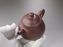 Load image into Gallery viewer, Lao Zini Panhu Yixing Teapot, 老紫泥潘壶 150ml
