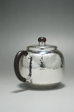 Load image into Gallery viewer, 999 Pure Silver Handmade Mulan Teapot 全手工锤纹纯银999木兰壶 170ml
