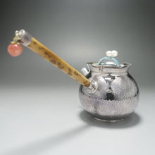 Load image into Gallery viewer, 999 Pure Silver Handmade Side Handle Teapot with Baroque Pearls 全手工长柄侧把银壶 170ml
