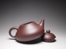 Load image into Gallery viewer, Lao Zini Hulupiao Yixing Teapot 老紫泥葫芦瓢 170ml
