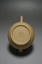 Load image into Gallery viewer, Benshan Lüni Bale Shuiping Yixing Teapot 本山绿泥芭乐水平壶 170ml
