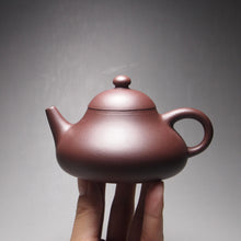 Load image into Gallery viewer, Lao Zini Hulupiao Yixing Teapot 老紫泥葫芦瓢 170ml
