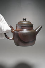Load image into Gallery viewer, Wood Fired Dicaoqing Zhihu Yixing Teapot 柴烧底槽清执壶 170ml
