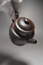 Load image into Gallery viewer, Wood Fired Dicaoqing Zhihu Yixing Teapot 柴烧底槽清执壶 170ml
