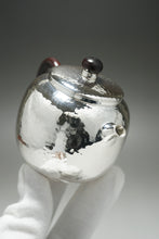 Load image into Gallery viewer, 999 Pure Silver Handmade Mulan Teapot 全手工锤纹纯银999木兰壶 170ml
