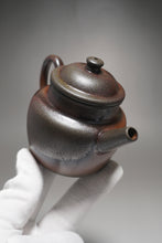 Load image into Gallery viewer, Wood Fired Dicaoqing Zhihu Yixing Teapot 柴烧底槽清执壶 170ml
