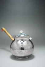 Load image into Gallery viewer, 999 Pure Silver Handmade Side Handle Teapot with Baroque Pearls 全手工长柄侧把银壶 170ml
