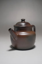 Load image into Gallery viewer, Wood Fired Dicaoqing Zhihu Yixing Teapot 柴烧底槽清执壶 170ml
