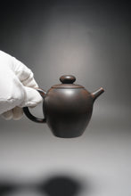 Load image into Gallery viewer, Julunzhu Nixing Teapot by Wu Sheng Sheng 坭兴吴盛胜巨轮珠 175ml
