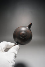 Load image into Gallery viewer, Julunzhu Nixing Teapot by Wu Sheng Sheng 坭兴吴盛胜巨轮珠 175ml
