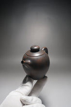Load image into Gallery viewer, Julunzhu Nixing Teapot by Wu Sheng Sheng 坭兴吴盛胜巨轮珠 175ml
