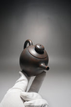 Load image into Gallery viewer, Julunzhu Nixing Teapot by Wu Sheng Sheng 坭兴吴盛胜巨轮珠 175ml
