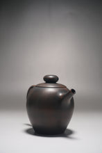 Load image into Gallery viewer, Julunzhu Nixing Teapot by Wu Sheng Sheng 坭兴吴盛胜巨轮珠 175ml
