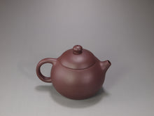 Load image into Gallery viewer, Lao Zini HuangYingchun Xishi Yixing Teapot 老紫泥黄寅春款西施 125ml
