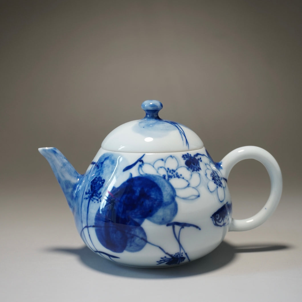 Qinghua Lotus and Fish Jingdezhen Fine Porcelain Teapot by Master KuangShi 青花手绘匡石作梨形壶 180ml