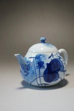 Load image into Gallery viewer, Qinghua Lotus and Fish Jingdezhen Fine Porcelain Teapot by Master KuangShi 青花手绘匡石作梨形壶 180ml
