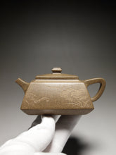 Load image into Gallery viewer, Fully Handmade Douqingni Changpiao Teapot 全手工吴余生豆青泥长瓢 180ml
