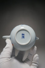 Load image into Gallery viewer, Qinghua Three Birds Jingdezhen Fine Porcelain Teapot by Master KuangShi 青花手绘匡石作梨形壶 180ml

