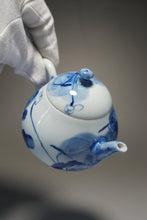 Load image into Gallery viewer, Qinghua Lotus and Fish Jingdezhen Fine Porcelain Teapot by Master KuangShi 青花手绘匡石作梨形壶 180ml
