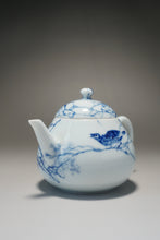 Load image into Gallery viewer, Qinghua Three Birds Jingdezhen Fine Porcelain Teapot by Master KuangShi 青花手绘匡石作梨形壶 180ml
