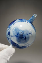 Load image into Gallery viewer, Qinghua Lotus and Fish Jingdezhen Fine Porcelain Teapot by Master KuangShi 青花手绘匡石作梨形壶 180ml
