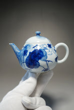 Load image into Gallery viewer, Qinghua Lotus and Fish Jingdezhen Fine Porcelain Teapot by Master KuangShi 青花手绘匡石作梨形壶 180ml
