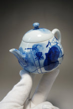 Load image into Gallery viewer, Qinghua Lotus and Fish Jingdezhen Fine Porcelain Teapot by Master KuangShi 青花手绘匡石作梨形壶 180ml
