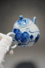 Load image into Gallery viewer, Qinghua Lotus and Fish Jingdezhen Fine Porcelain Teapot by Master KuangShi 青花手绘匡石作梨形壶 180ml

