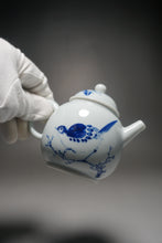 Load image into Gallery viewer, Qinghua partridge Jingdezhen Porcelain Teapot 青花壶鹧鸪茶壶 185ml
