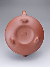 Load image into Gallery viewer, Fully Handmade Dicaoqing Yunlu Yixing Teapot by Xu Weimin 全手工徐卫民底槽清云炉 185ml
