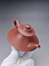 Load image into Gallery viewer, Fully Handmade Dicaoqing Yunlu Yixing Teapot by Xu Weimin 全手工徐卫民底槽清云炉 185ml
